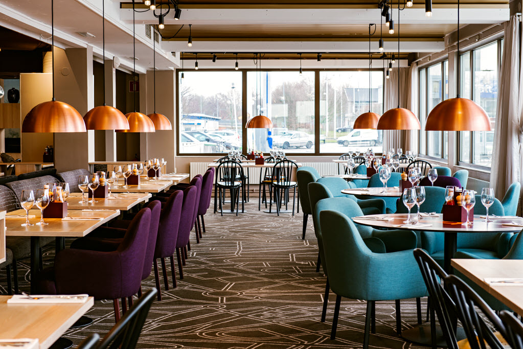 Urheberrecht: Fotograf Jimmy Eriksson AB, Kocksgatan 17K, 116 24 Stockholm, +46 (0) 703 73 44 29, info@jimmyeriksson.se Scandic-Helsingborg-Nord-Interior-restaurant.jpg